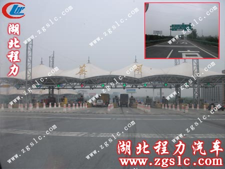 福田2600灑水車(chē)前進(jìn)路上沿途的風(fēng)光