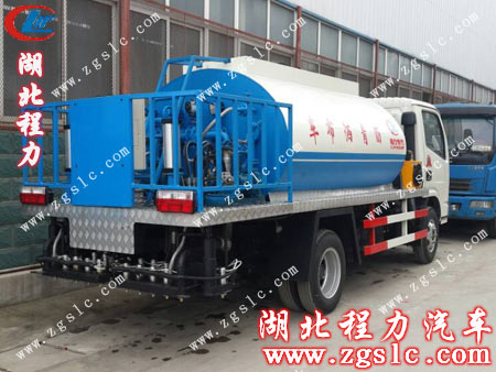 東風(fēng)小多利卡瀝青灑布車 東風(fēng)小多利卡瀝青灑布車
