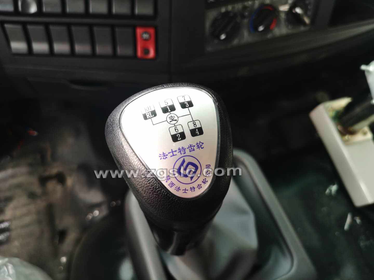 黃牌東風(fēng)D9洗掃車帶電動(dòng)高炮(國(guó)五)
