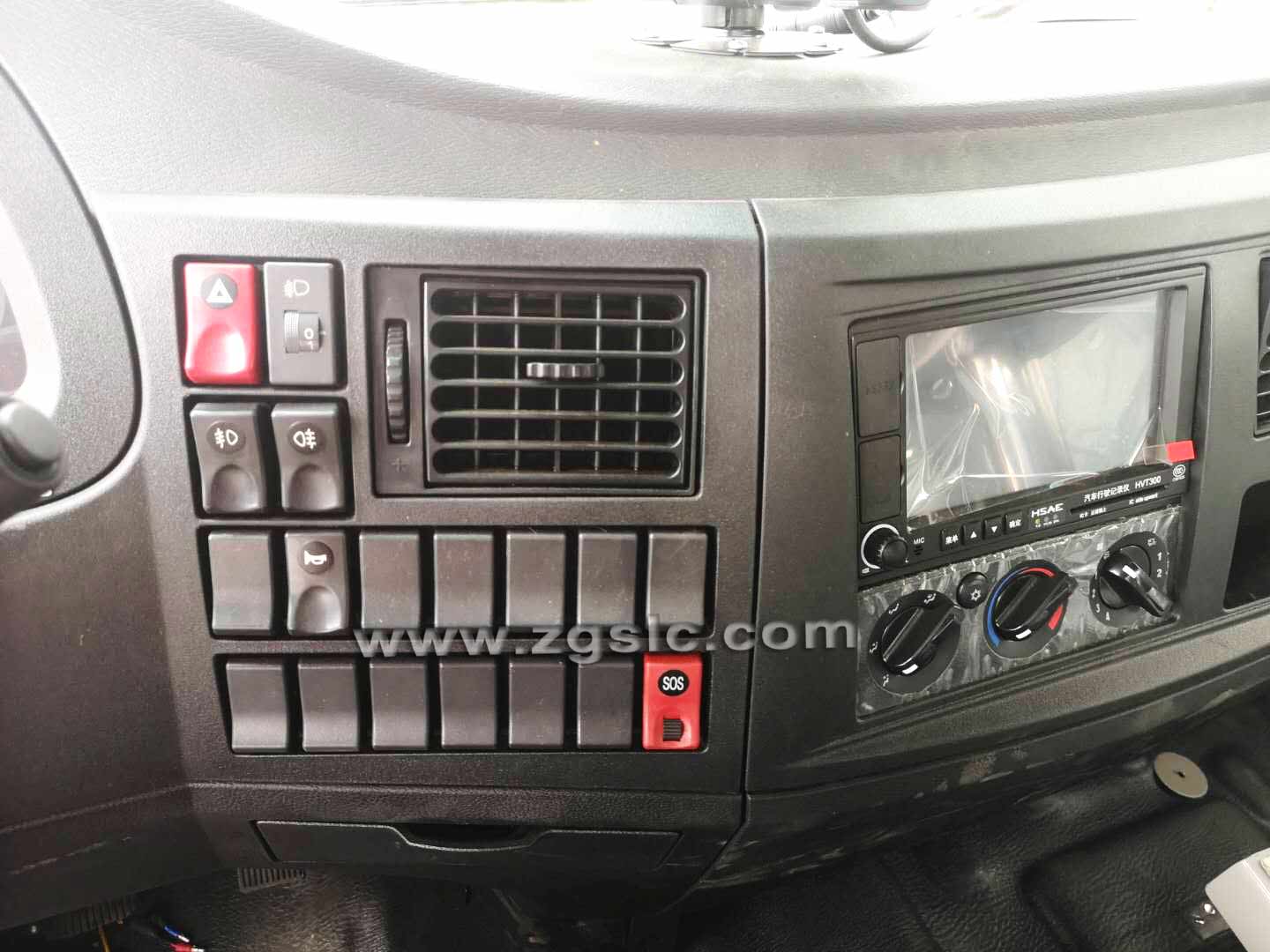 黃牌東風(fēng)D9洗掃車帶電動(dòng)高炮(國(guó)五)