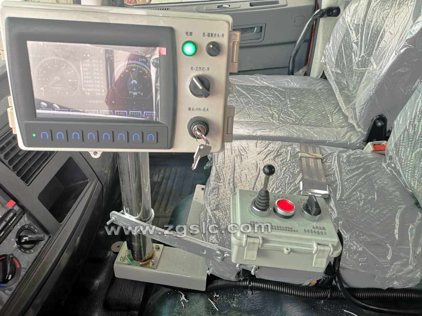 黃牌東風(fēng)D9洗掃車帶電動(dòng)高炮(國(guó)五)