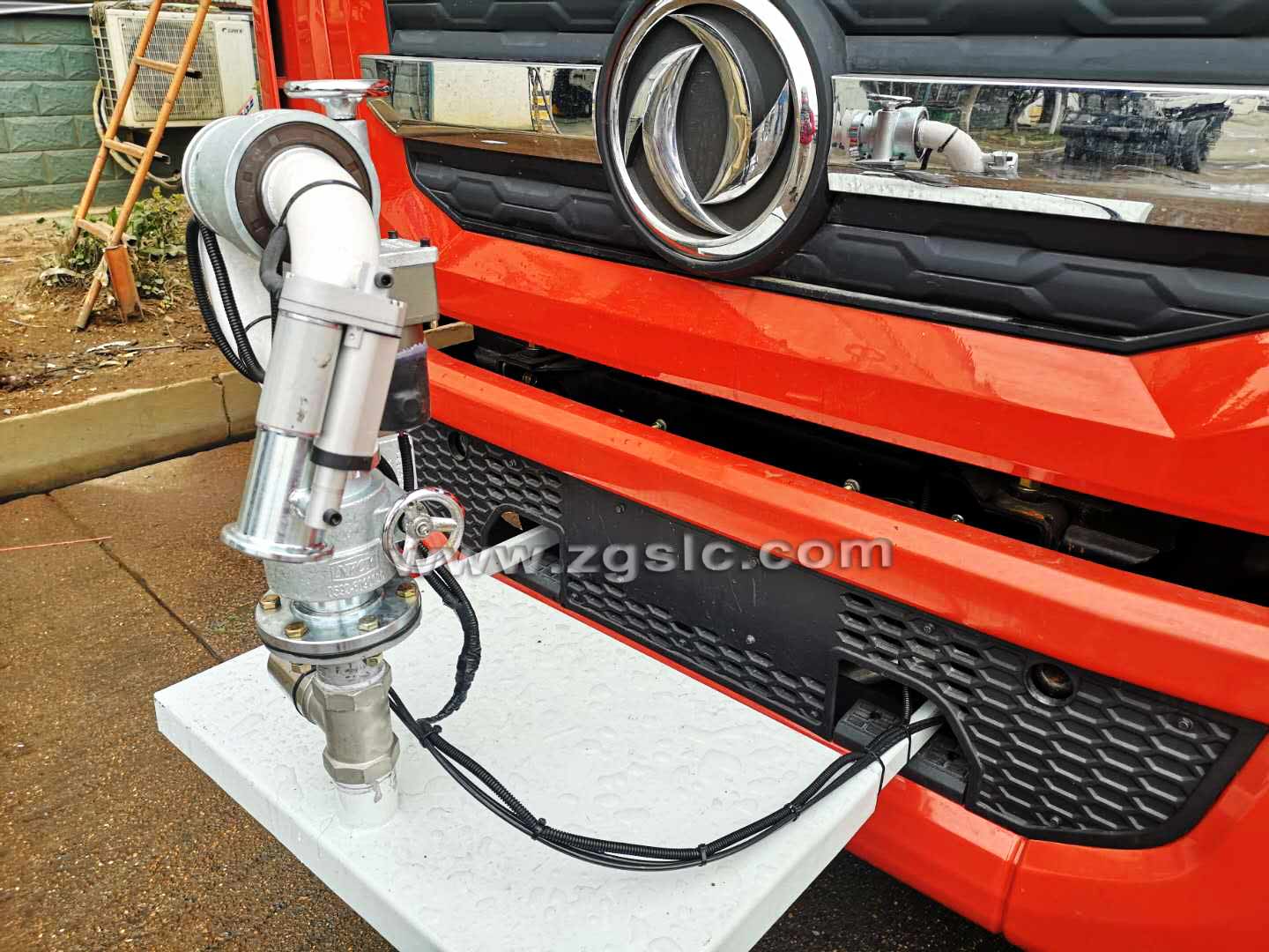 黃牌東風(fēng)D9洗掃車帶電動(dòng)高炮(國(guó)五)