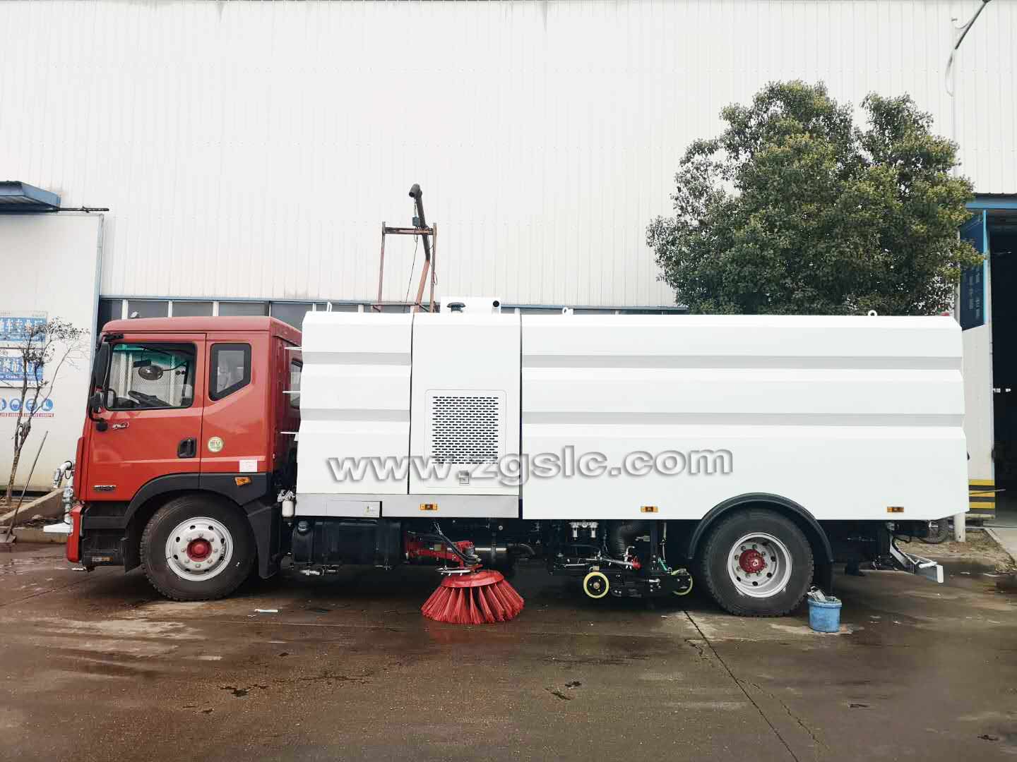 黃牌東風(fēng)D9洗掃車帶電動(dòng)高炮(國(guó)五)