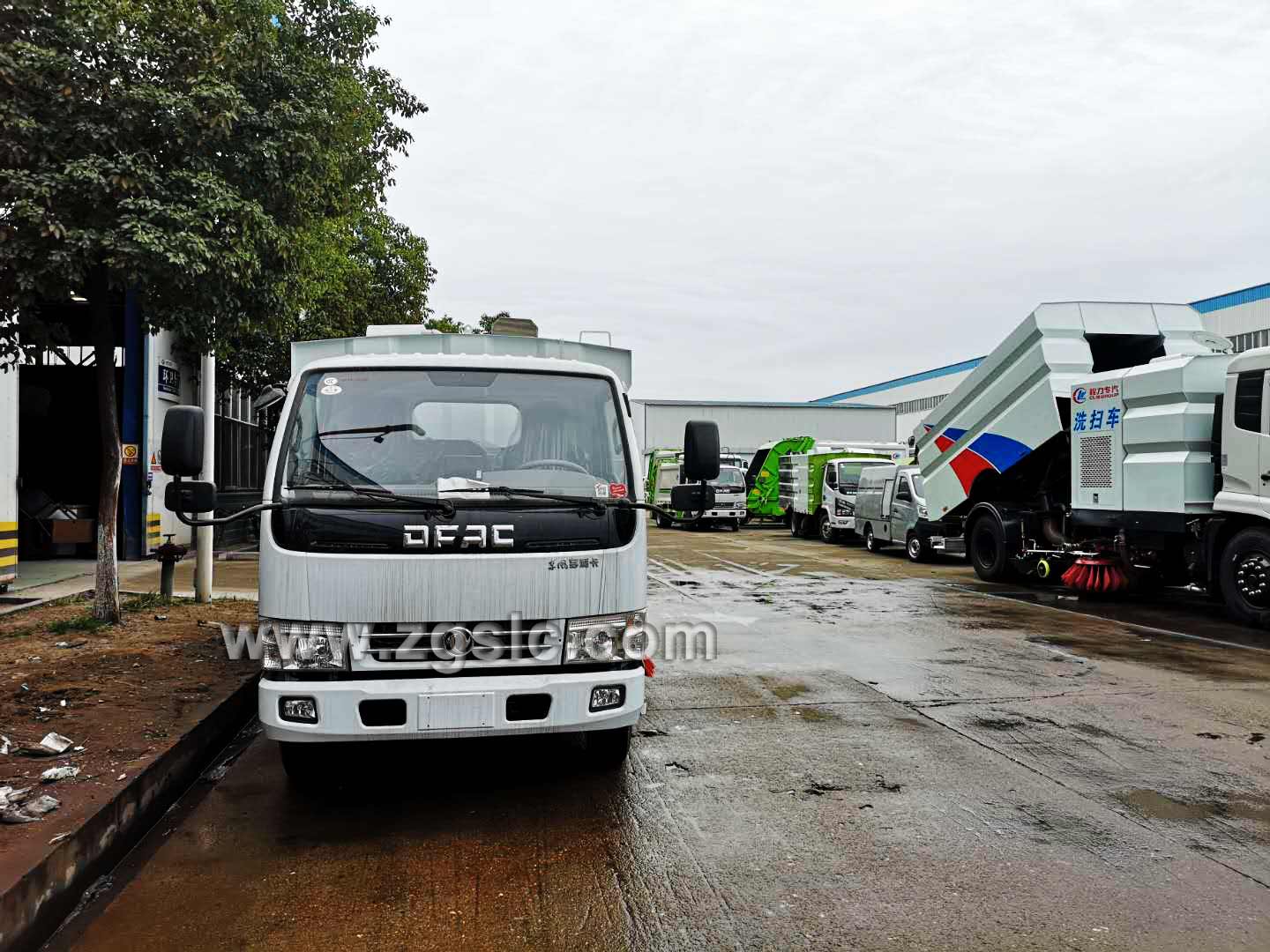 程力集團(tuán)東風(fēng)小多利卡掃路車(chē)