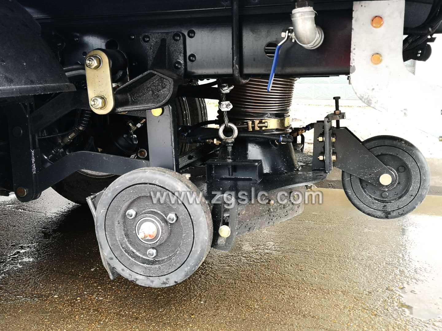 程力集團(tuán)東風(fēng)小多利卡掃路車(chē)