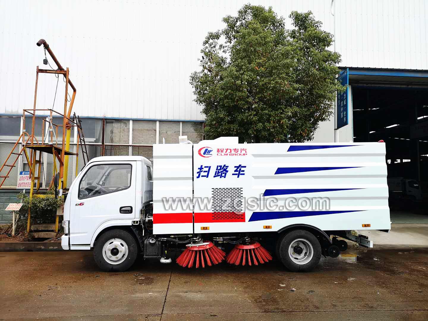 程力集團(tuán)東風(fēng)小多利卡掃路車(chē)