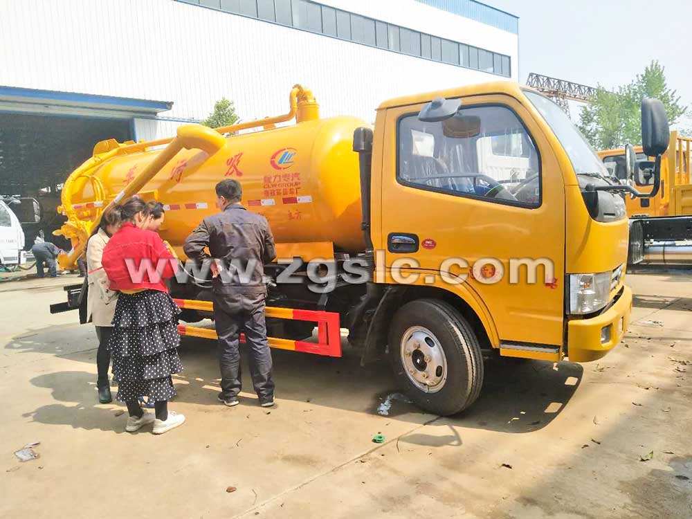 湖北程力東風(fēng)小多利卡吸污車(國五)