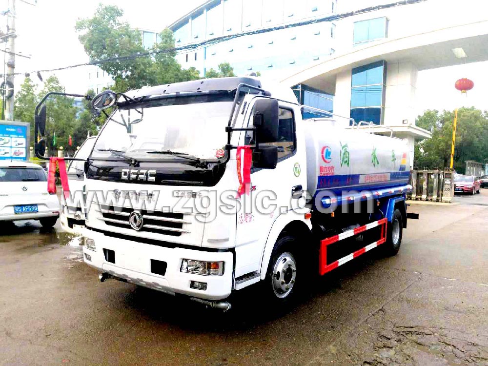 程力東風(fēng)大多利卡8.5方灑水車(chē)黃牌(國(guó)五)