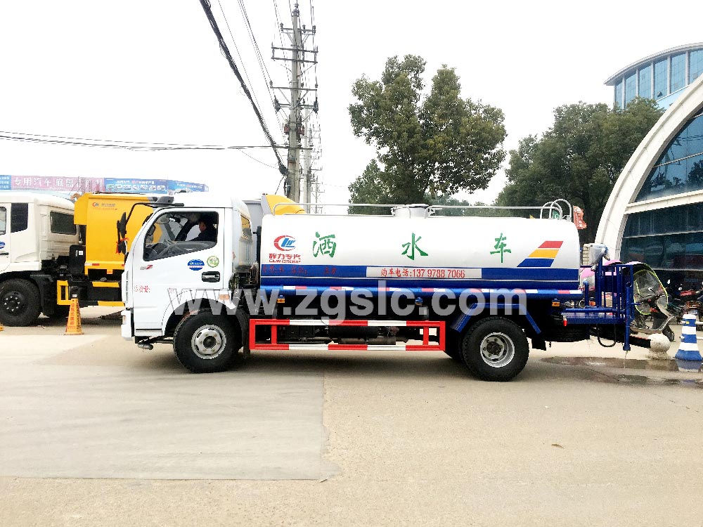 程力東風(fēng)大多利卡8.5方灑水車(chē)黃牌(國(guó)五)