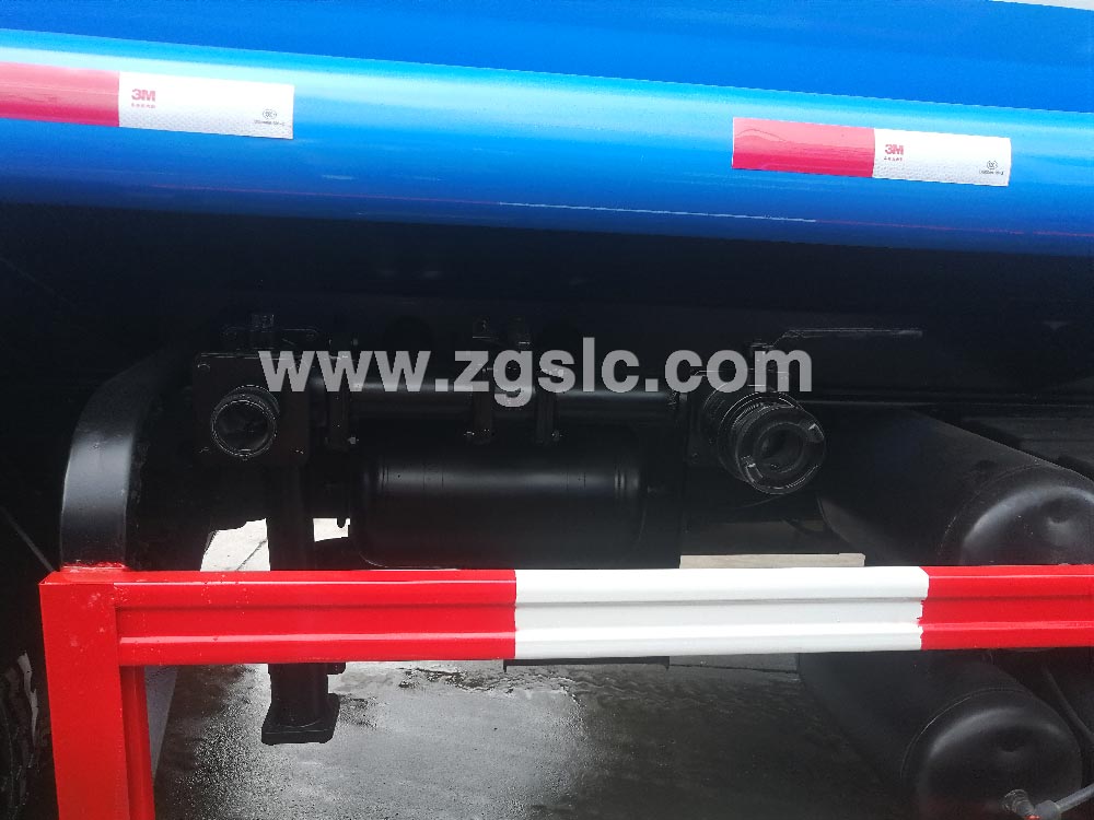 程力東風(fēng)后雙橋22噸灑水車黃牌(國五)細節(jié)