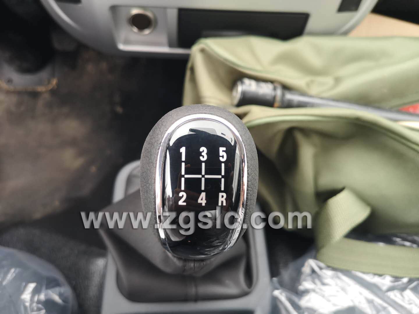 東風(fēng)途逸易燃?xì)怏w廂式運(yùn)輸車(國五)