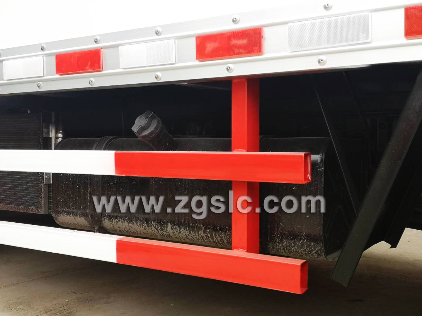 東風(fēng)途逸易燃?xì)怏w廂式運(yùn)輸車(國五)