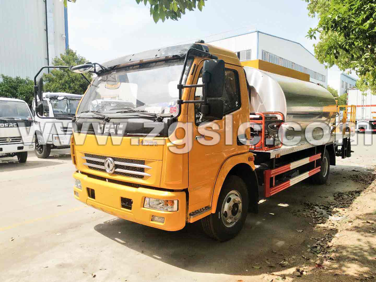 東風(fēng)大多利卡瀝青灑布車(國五)