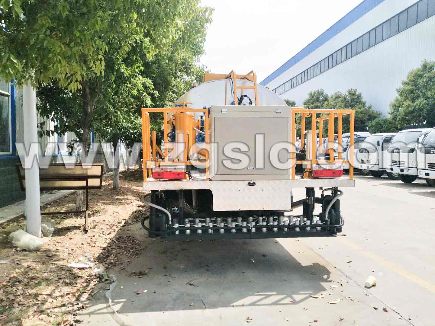 東風(fēng)大多利卡瀝青灑布車(國五)
