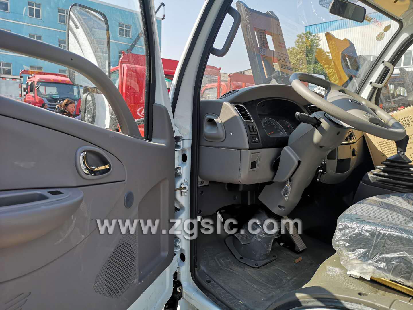 東風(fēng)小多利卡爆破器材運(yùn)輸車(國五)