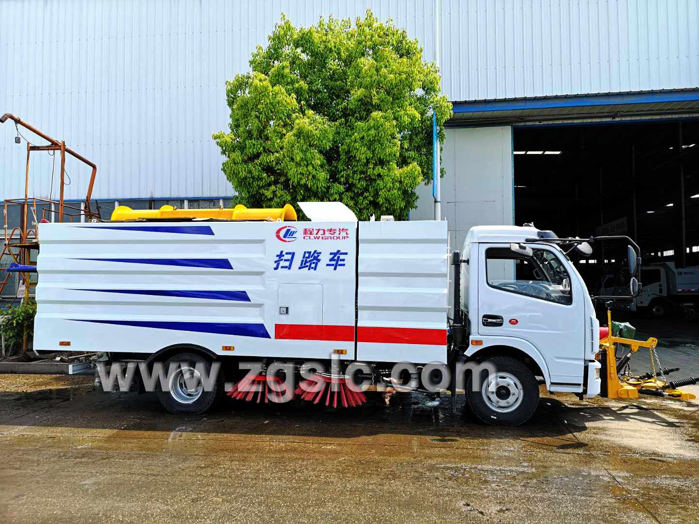 湖北程力東風(fēng)大多利卡掃路車帶雪鏟(國五)
