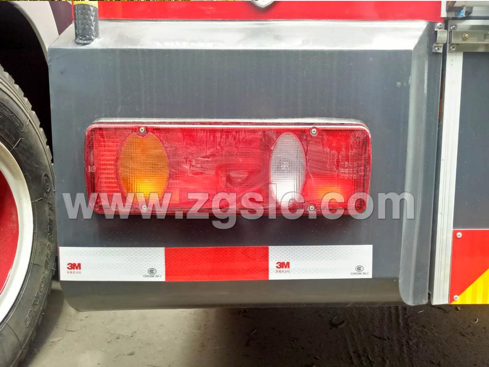 東風(fēng)天錦雙排水罐消防車(國五)
