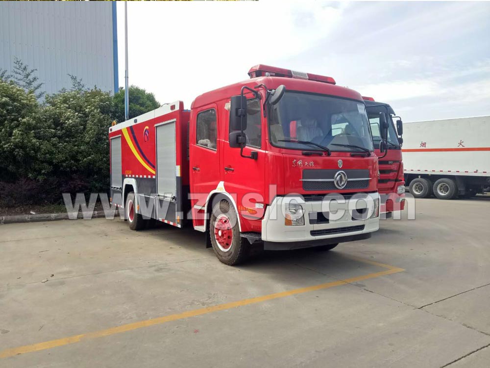 東風(fēng)天錦雙排水罐消防車(國五)
