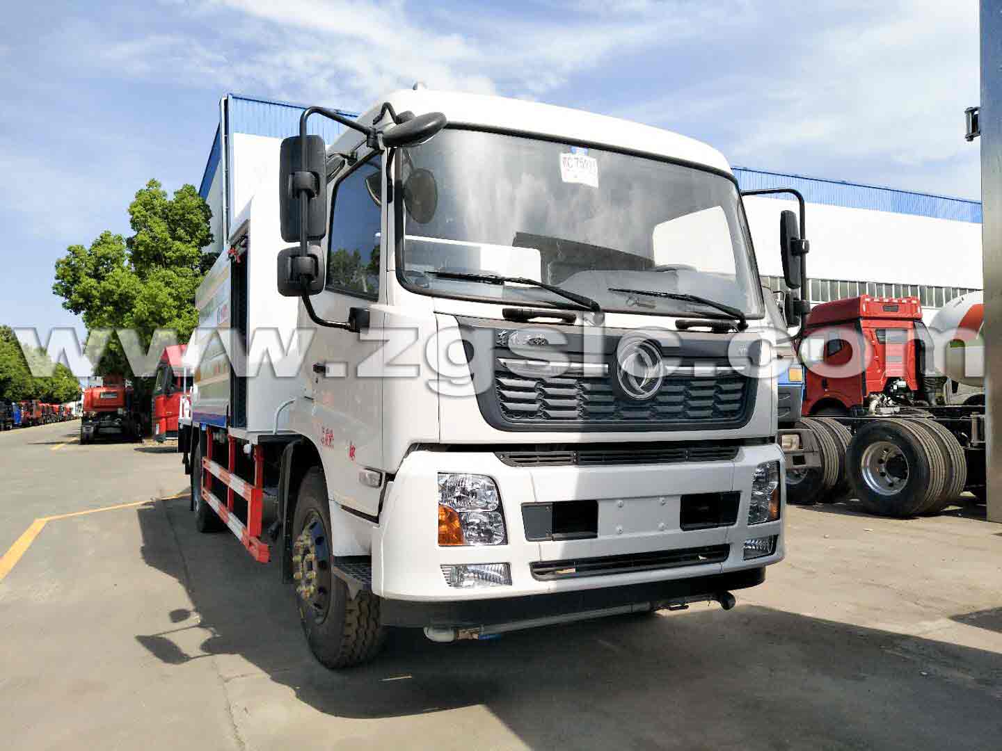 程力集團(tuán)東風(fēng)天錦抑塵車(國五)