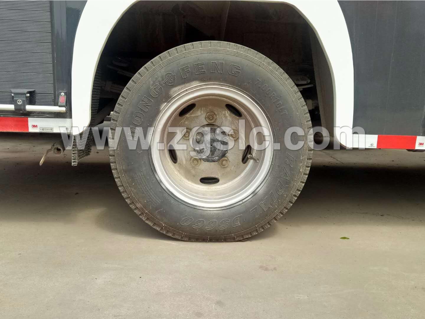 東風(fēng)凱普特雙排水罐消防車 (國(guó)五)