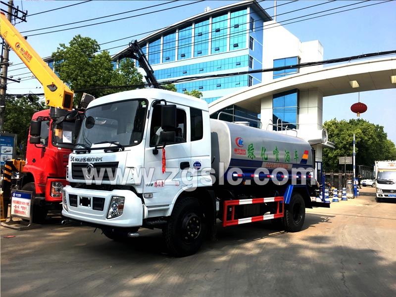 12方東風(fēng)專底噴霧車-廠家價(jià)格
