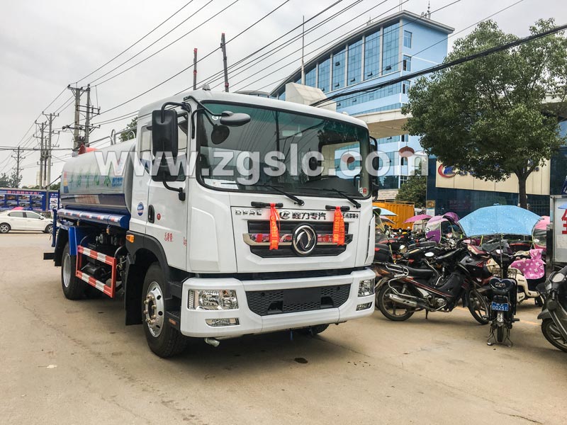 2019/07/03，重慶白總在程力專用汽車股份有限公司訂購的一輛12方東風D9噴霧車發(fā)車啦，單號：28352