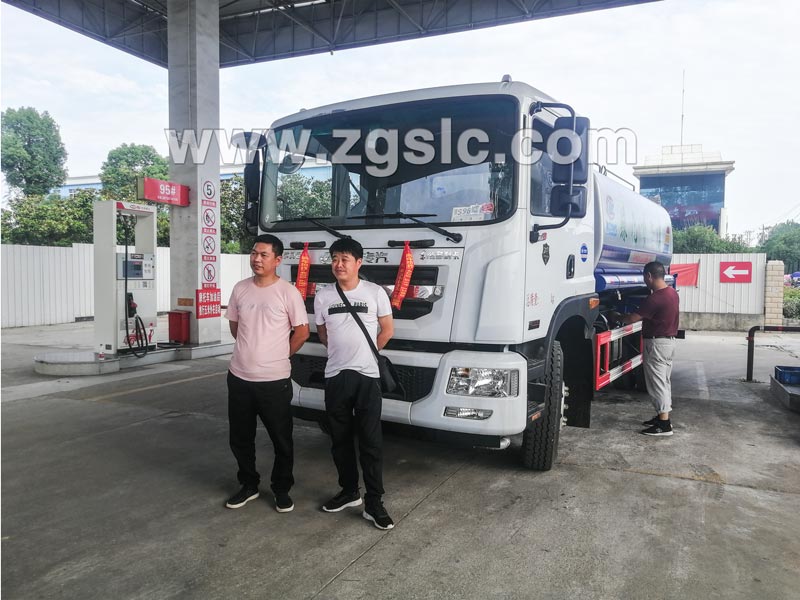 2019/05/31 鄭州吳總、唐總在程力專(zhuān)用汽車(chē)股份有限公司自提一輛12方東風(fēng)D9噴霧車(chē)，單號(hào)26729