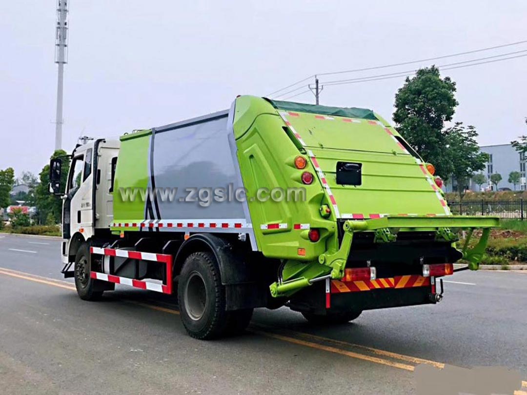 程力集團(tuán)國(guó)六解放壓縮垃圾車(chē)左后方