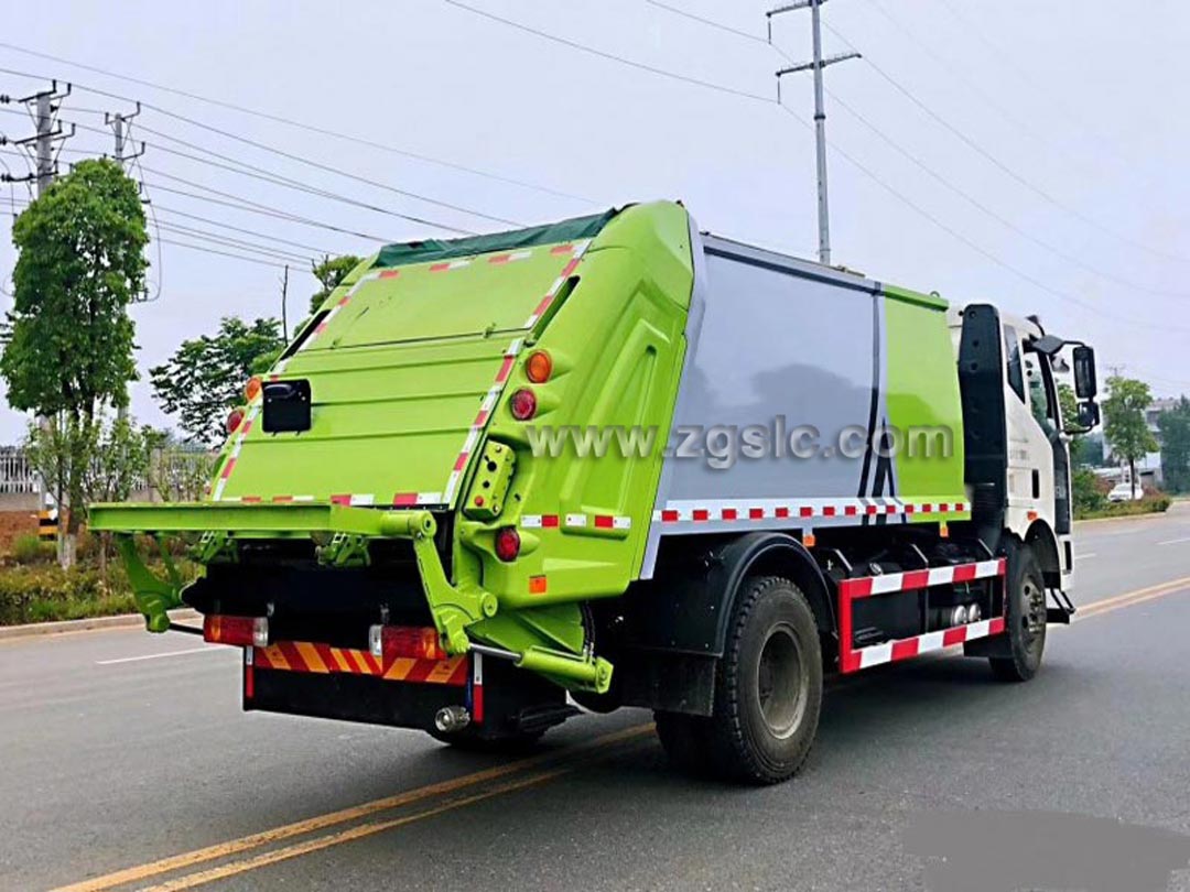 程力集團(tuán)國(guó)六解放壓縮垃圾車(chē)右后方