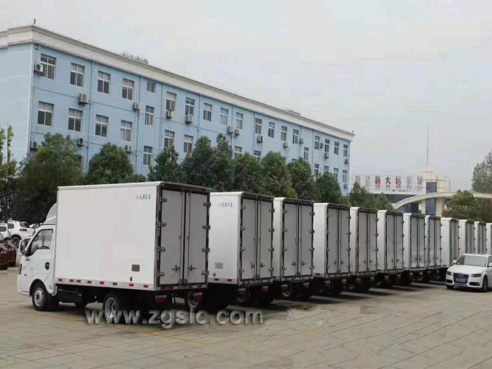 程力集團(tuán)1500臺(tái)冷鏈車整裝待發(fā)