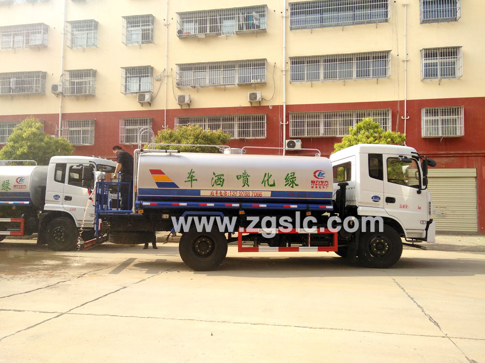 程力專(zhuān)用汽車(chē)有限公司東風(fēng)專(zhuān)底灑水車(chē)價(jià)格廠家