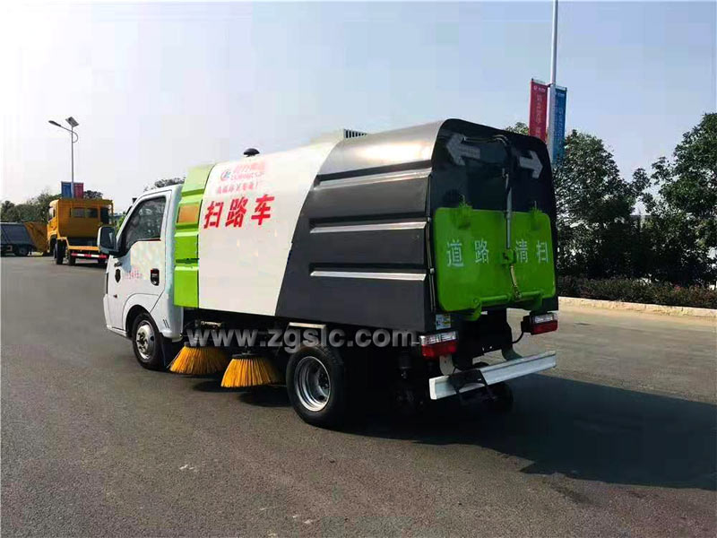 程力集團(tuán)國六東風(fēng)逸途掃路車