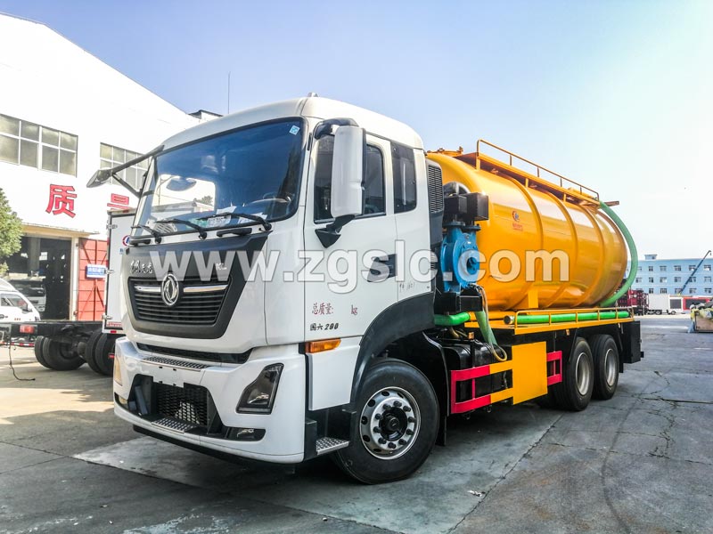 湖北程力集團東風(fēng)天龍吸污車