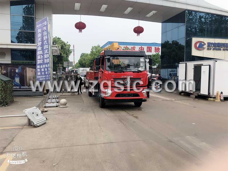 圖上東風(fēng)暢行隨車吊已經(jīng)出廠準(zhǔn)備發(fā)往客戶所在地.jpg