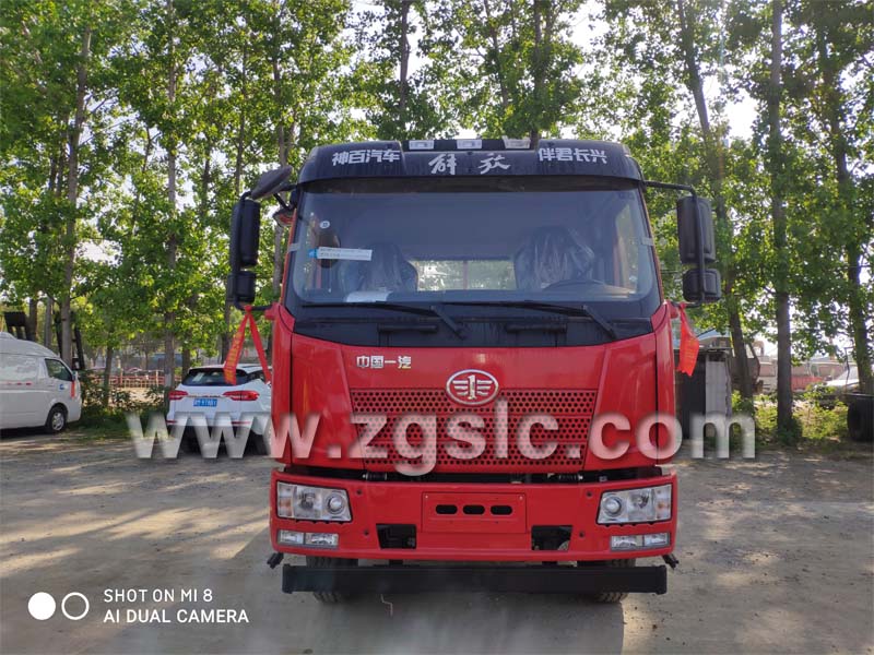 程力集團(tuán)解放J6平板運(yùn)輸車.jpg