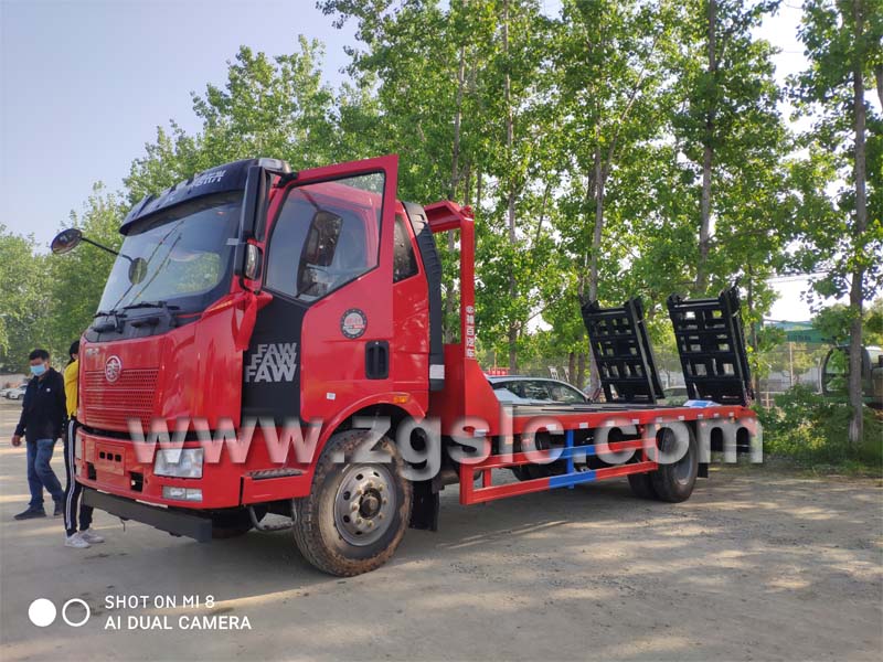 程力集團(tuán)解放J6平板運(yùn)輸車.jpg