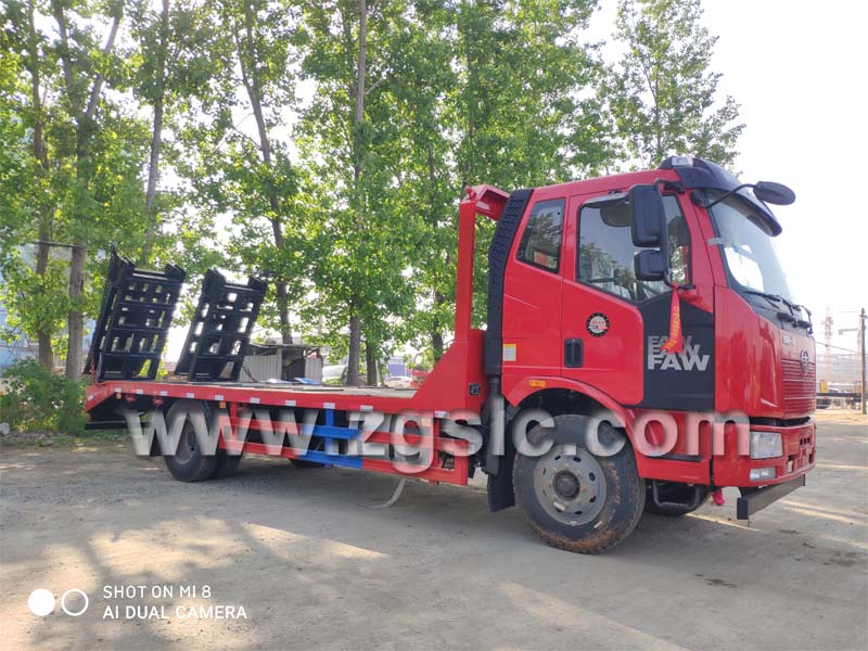 程力集團(tuán)解放J6平板運(yùn)輸車.jpg