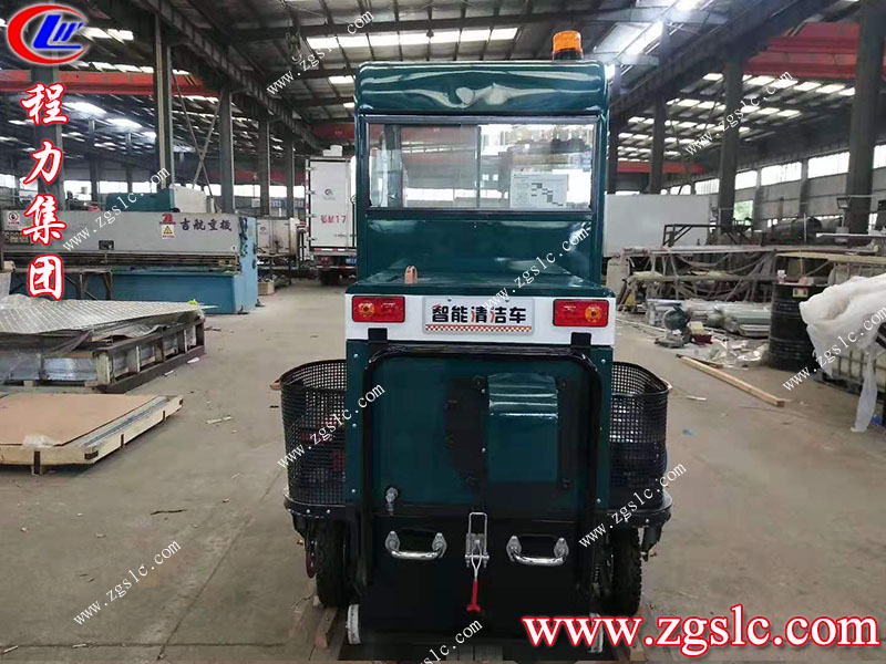 上圖為程力集團(tuán)電動(dòng)掃地機(jī)后視圖