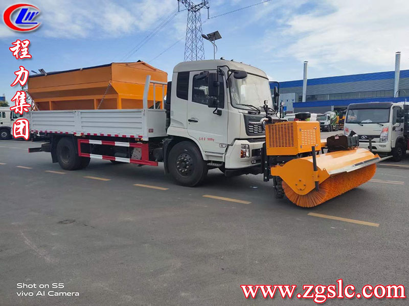 道路千萬(wàn)條，安全第一條，除雪破冰不到位，親人兩行淚